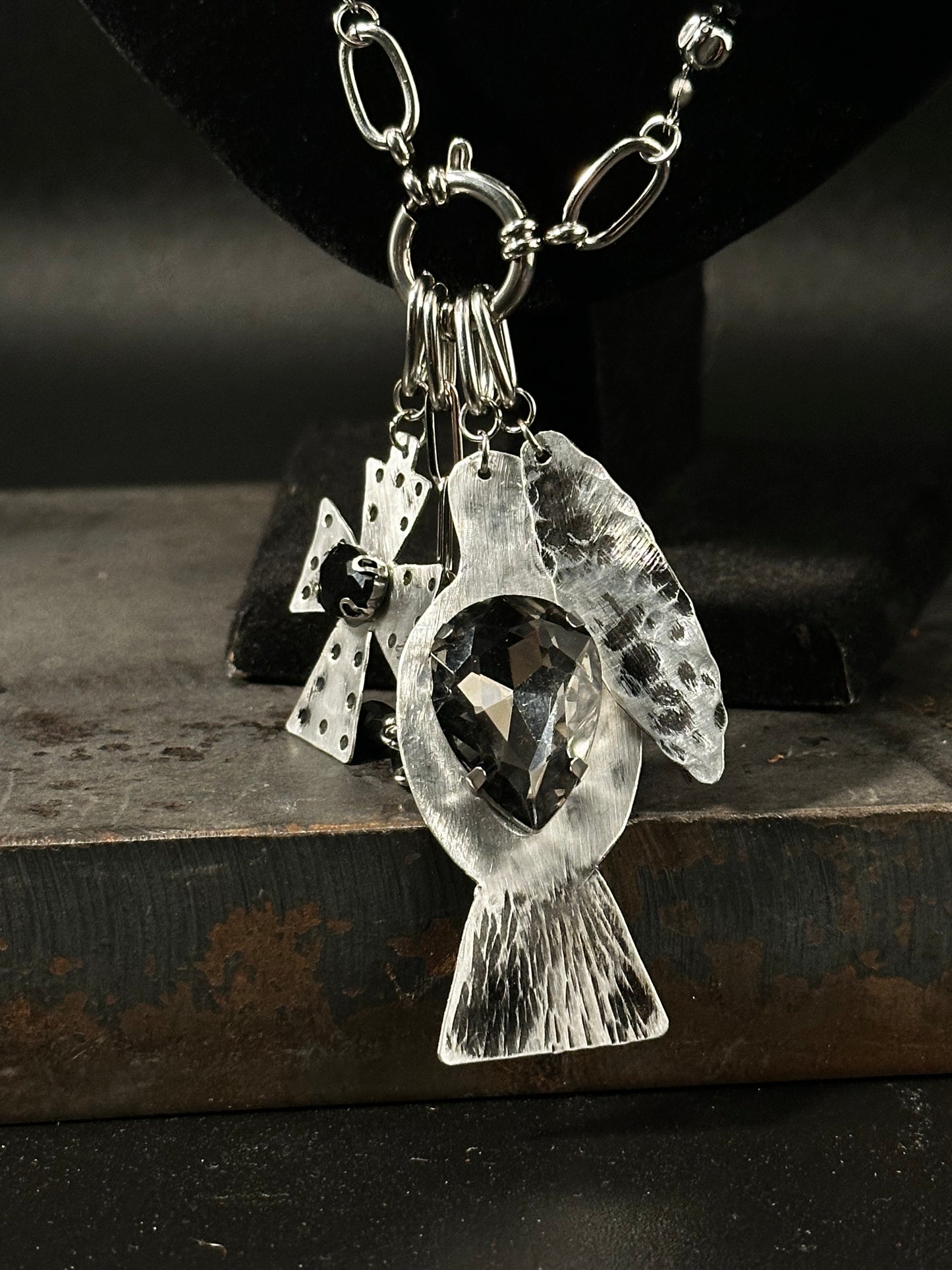 Collana falco