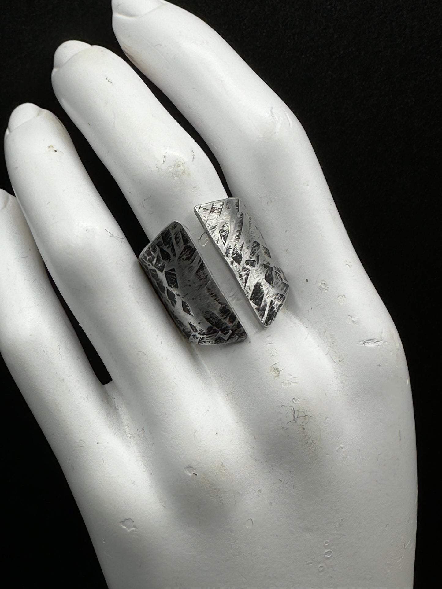 Anello regolabile in Alluminio Forgiato a Mano