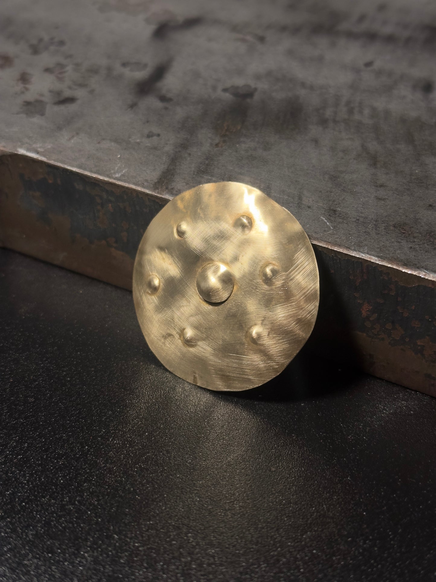 Spilla capezzolo ottone