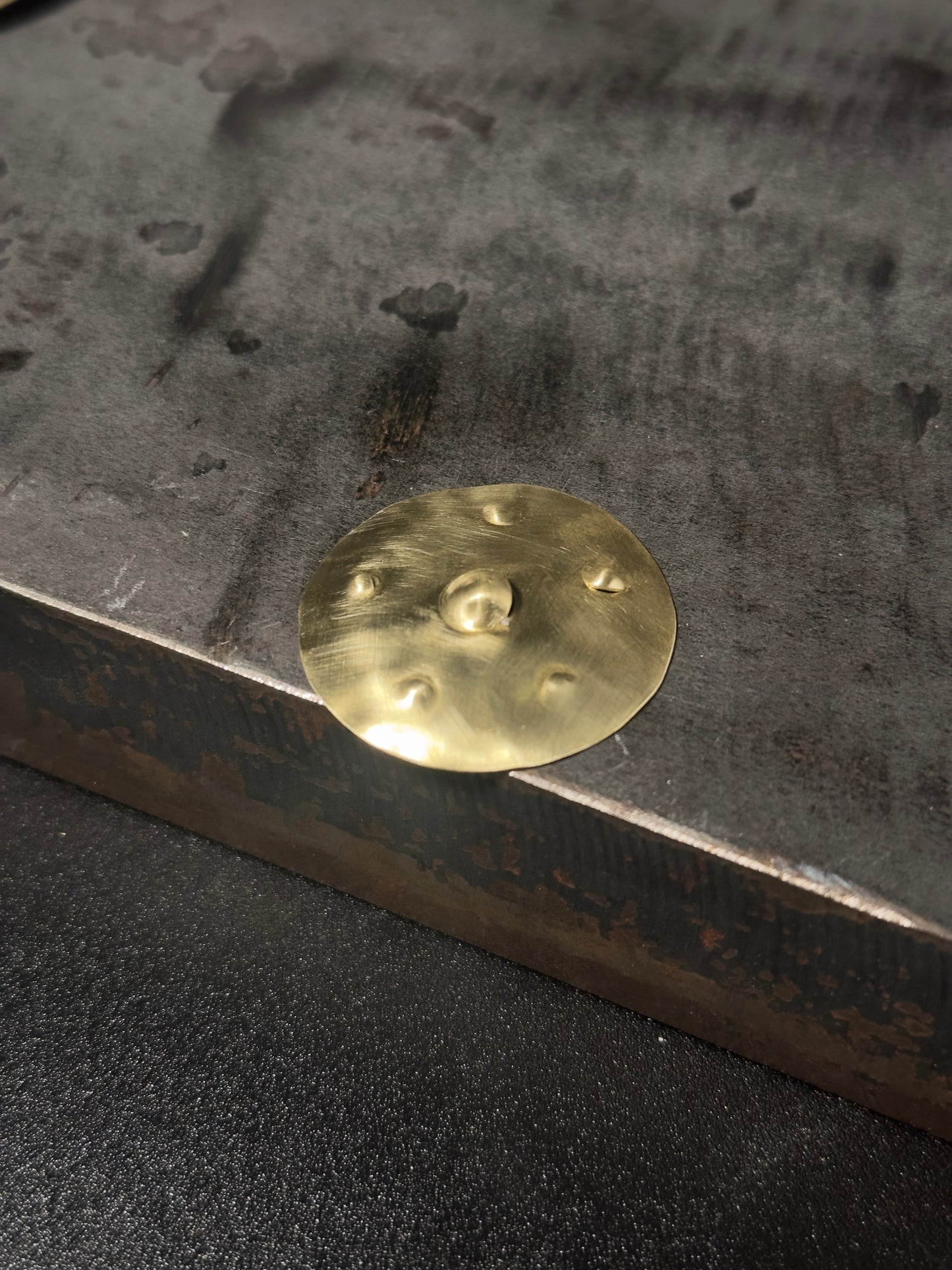 Spilla capezzolo ottone