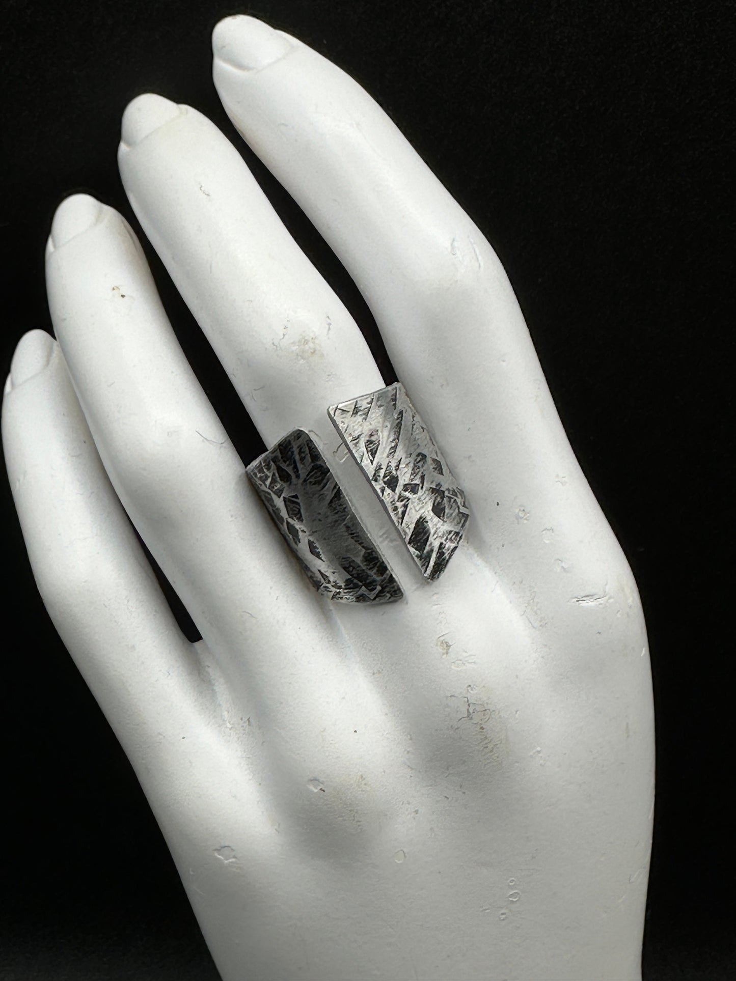 Anello regolabile in Alluminio Forgiato a Mano