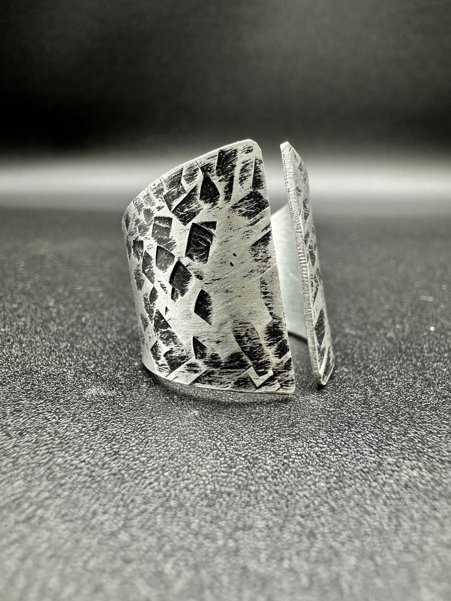 Anello regolabile in Alluminio Forgiato a Mano