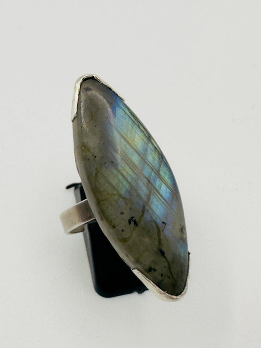 Anello regolabile in argento con labradorite